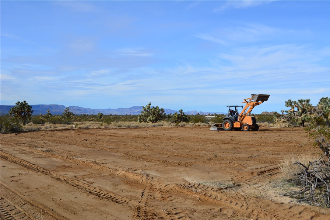 11869 South Central Road Yucca, AZ 86438 - Photo 5 of 92 View of yard with a view of countryside and a mountain view