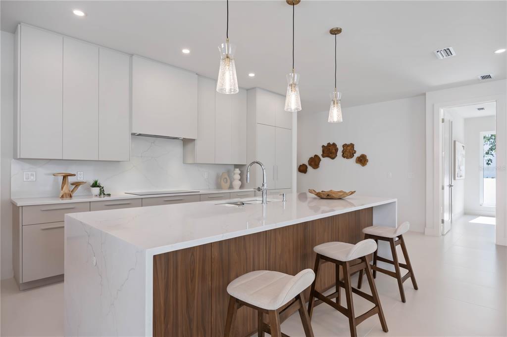 2596 Floyd Street Sarasota, FL 34239 - Photo 11 of 84