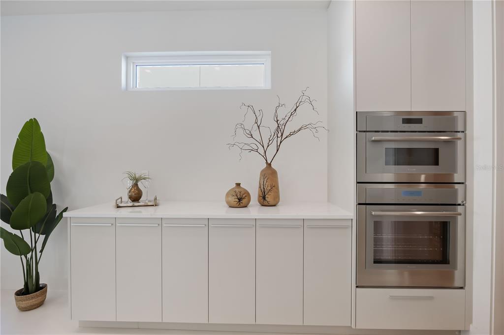 2596 Floyd Street Sarasota, FL 34239 - Photo 12 of 84