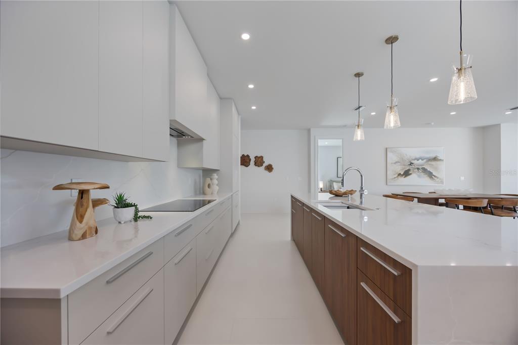 2596 Floyd Street Sarasota, FL 34239 - Photo 14 of 84