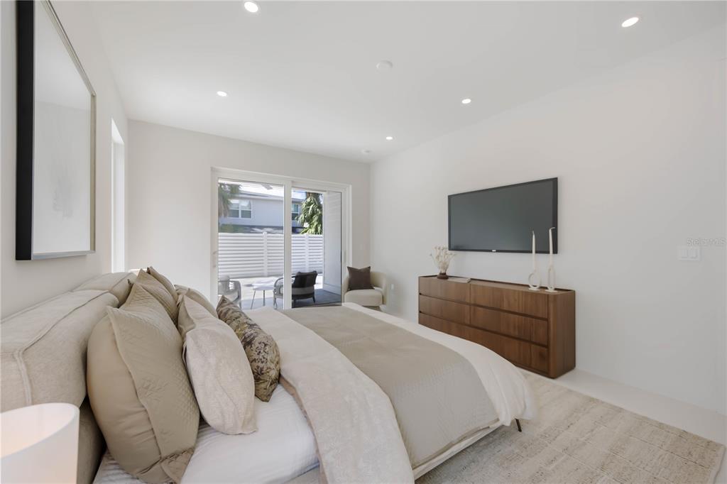 2596 Floyd Street Sarasota, FL 34239 - Photo 30 of 84