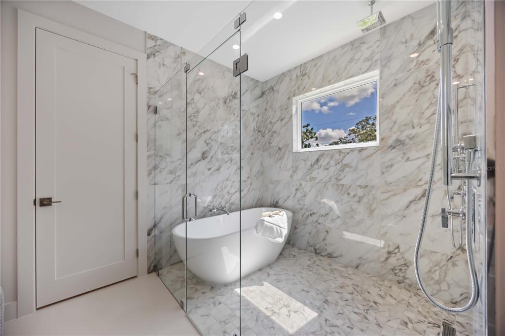 2596 Floyd Street Sarasota, FL 34239 - Photo 33 of 84