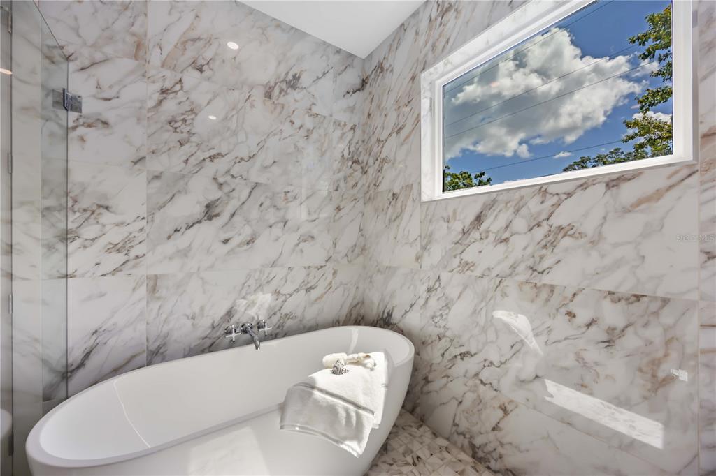 2596 Floyd Street Sarasota, FL 34239 - Photo 35 of 84