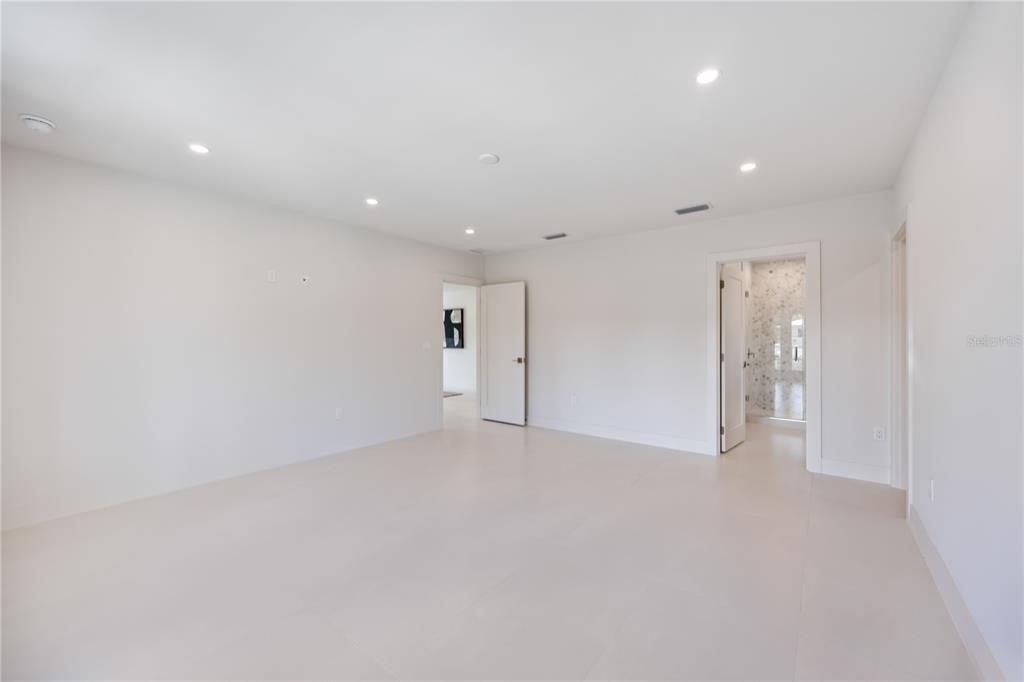 2596 Floyd Street Sarasota, FL 34239 - Photo 41 of 84