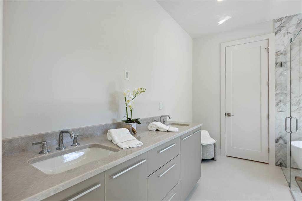 2596 Floyd Street Sarasota, FL 34239 - Photo 53 of 84