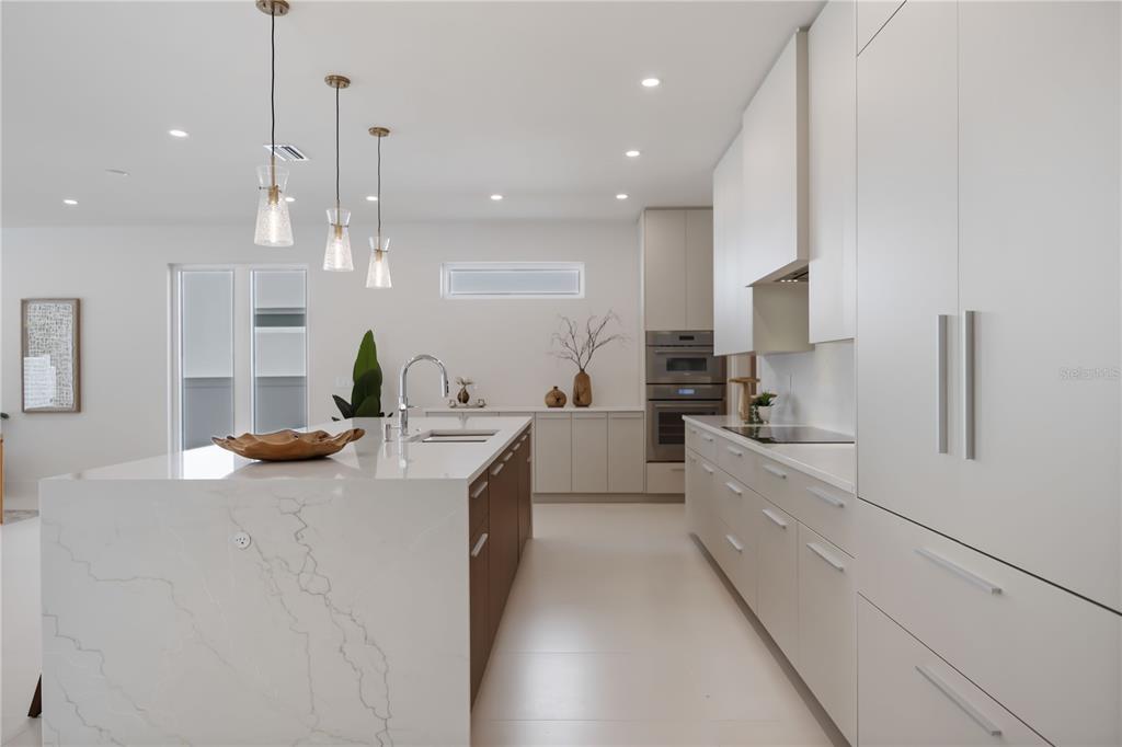 2596 Floyd Street Sarasota, FL 34239 - Photo 6 of 84