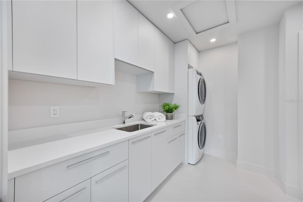 2596 Floyd Street Sarasota, FL 34239 - Photo 63 of 84