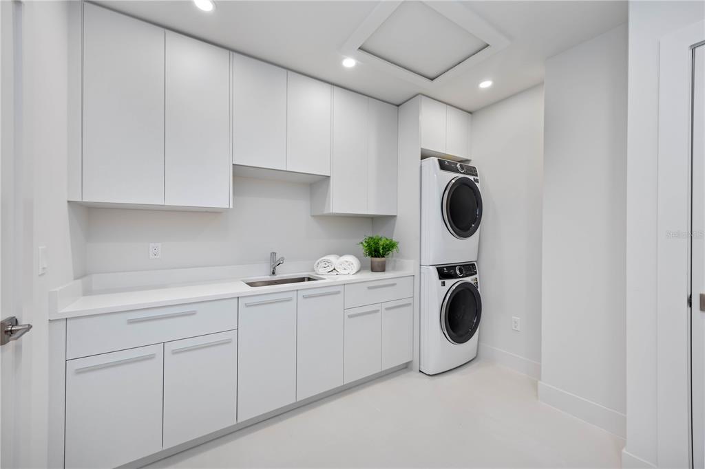 2596 Floyd Street Sarasota, FL 34239 - Photo 64 of 84