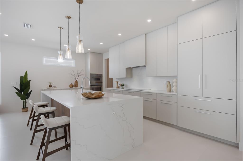 2596 Floyd Street Sarasota, FL 34239 - Photo 7 of 84