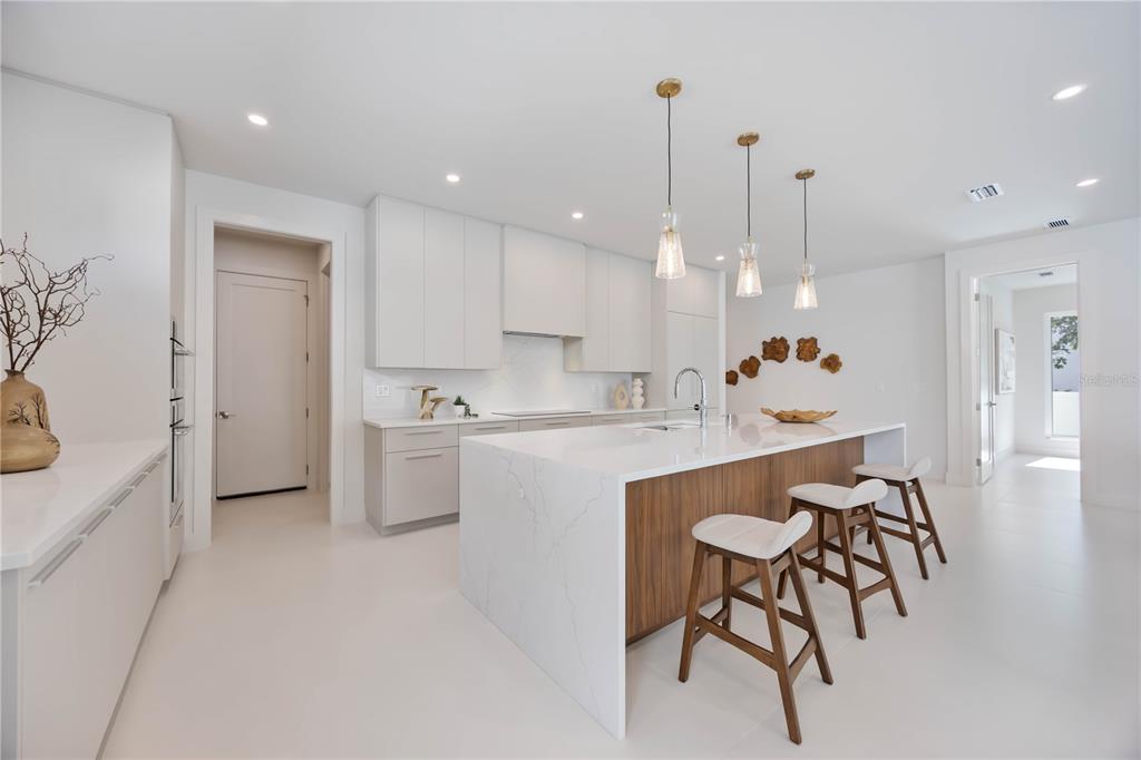 2596 Floyd Street Sarasota, FL 34239 - Photo 9 of 84