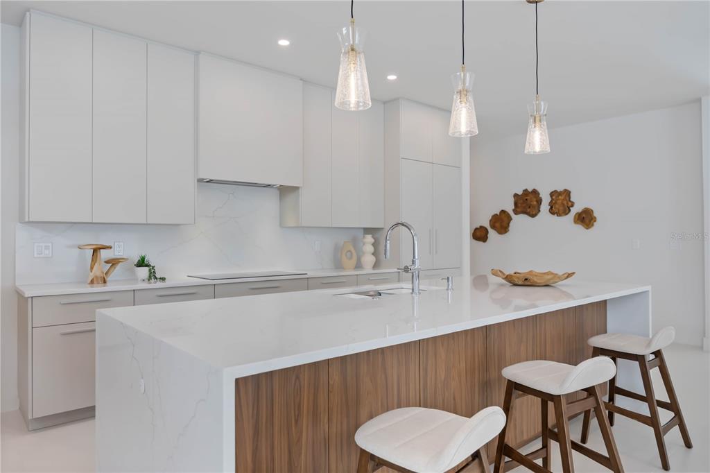 2596 Floyd Street Sarasota, FL 34239 - Photo 10 of 84