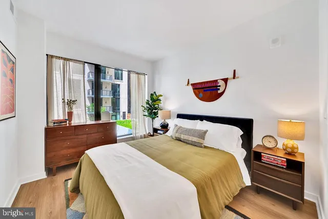 $4,633 | 113 Potomac Avenue Southwest, Unit 440, Washington, DC 20024