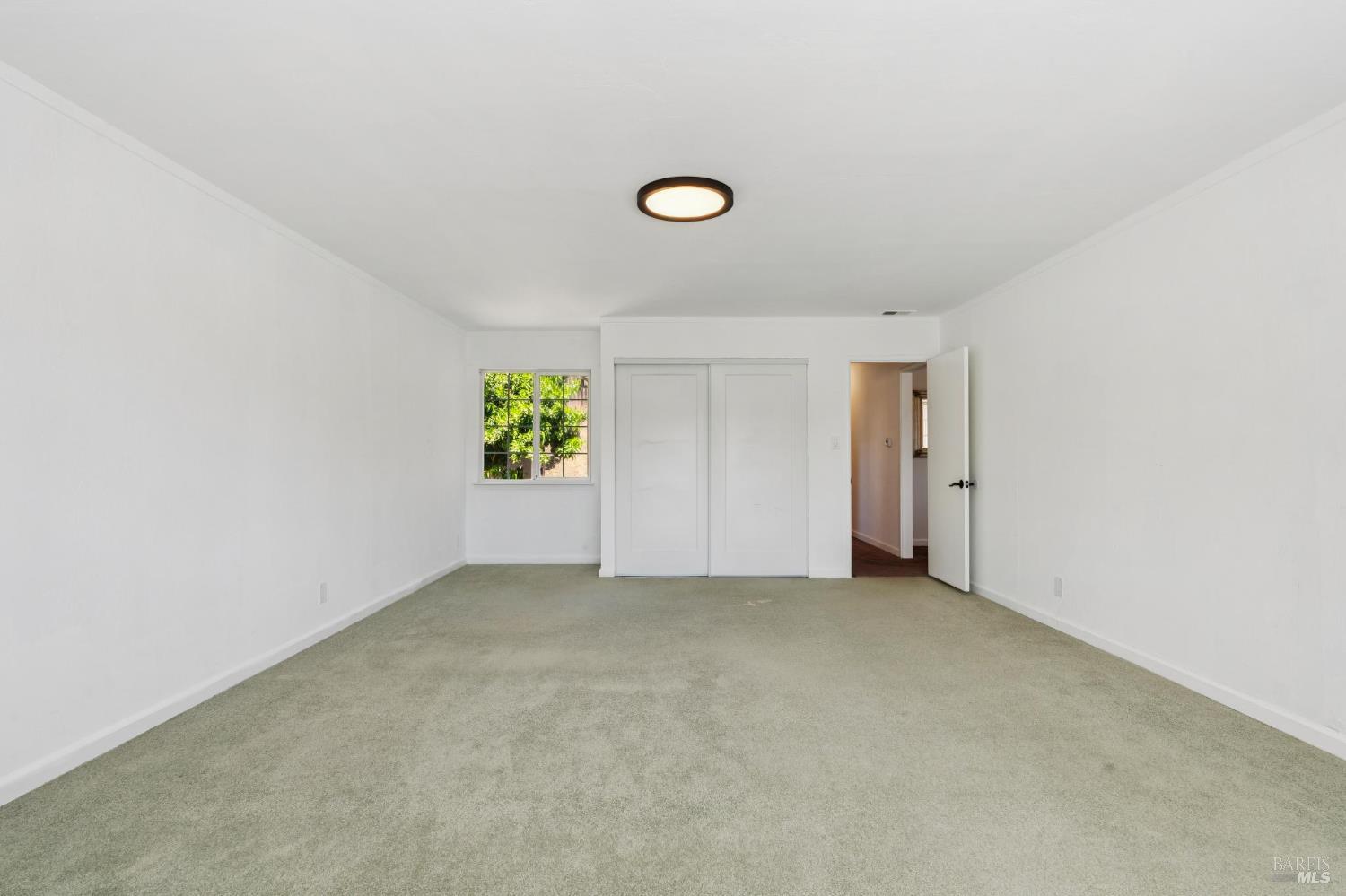 546 Pinewood Drive San Rafael, CA 94903 - Photo 22 of 52 an empty room with windows and window