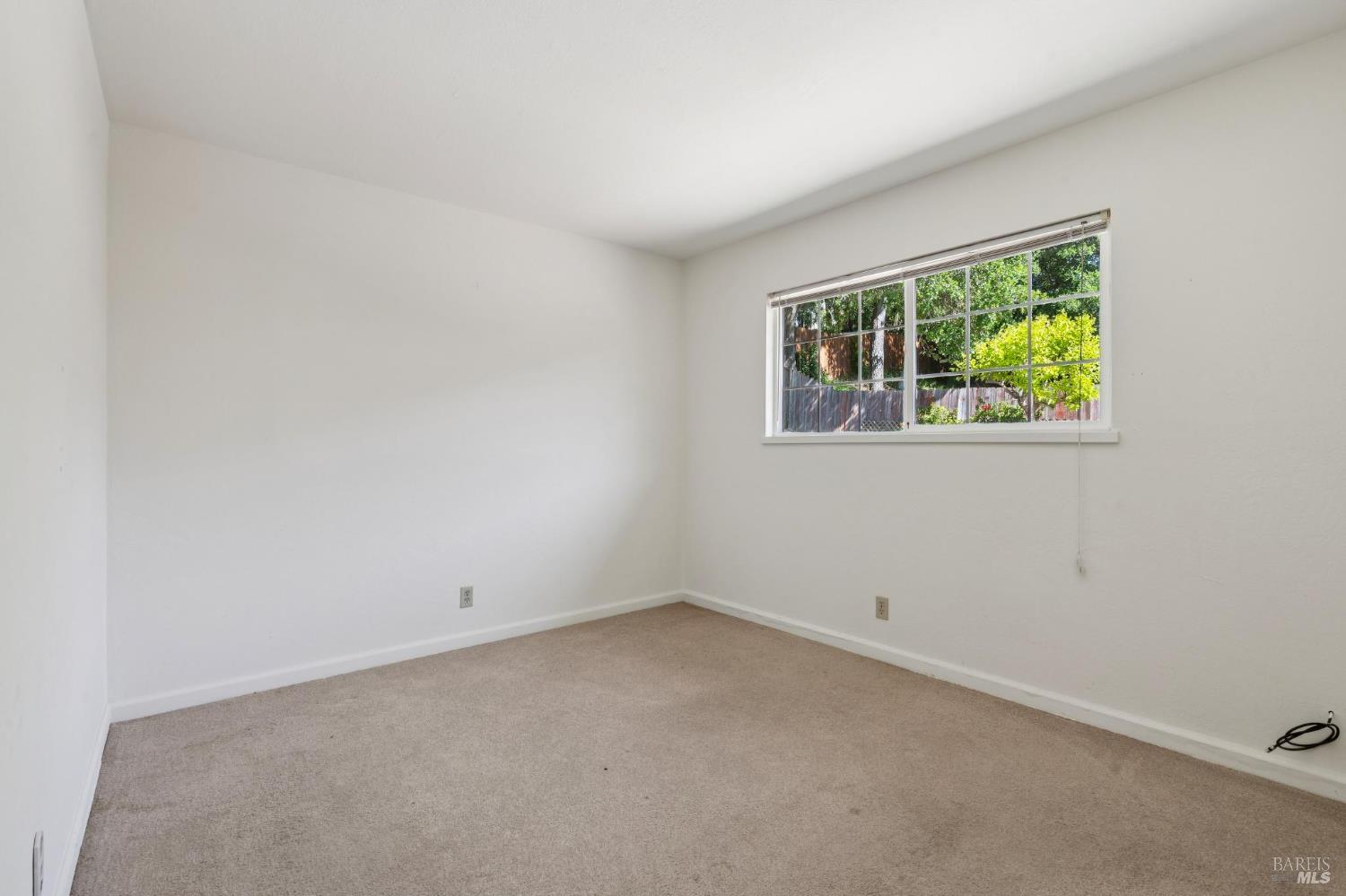546 Pinewood Drive San Rafael, CA 94903 - Photo 29 of 52 an empty room with windows