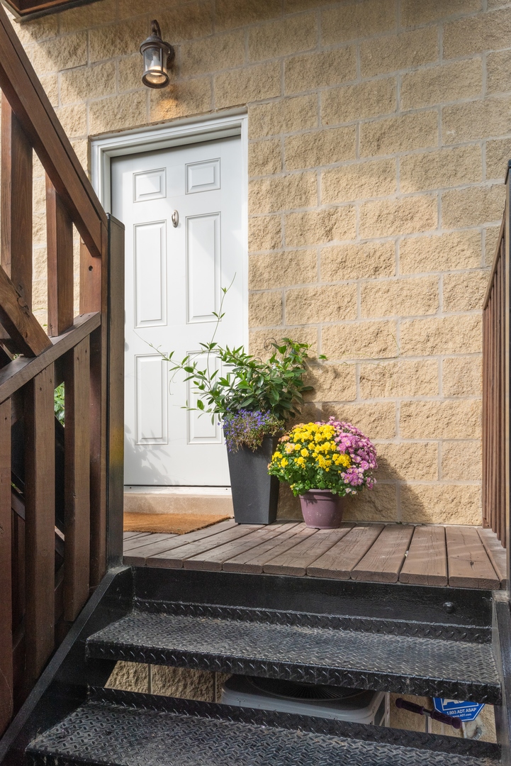 1327 West Roscoe Street, Unit 2 Chicago, IL 60657 - Photo 25 of 32