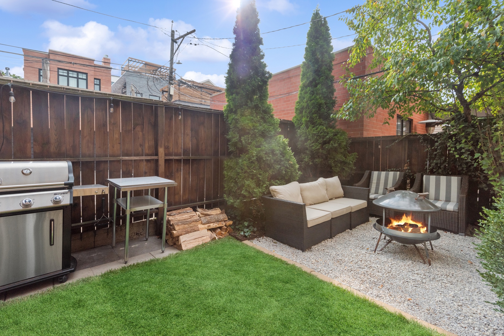 1327 West Roscoe Street, Unit 2 Chicago, IL 60657 - Photo 27 of 32 a view of a backyard with a patio