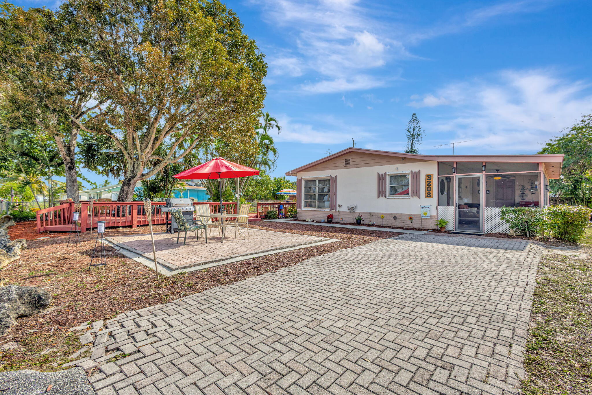3208 Thelma Road Palm Springs, FL 33406 - Photo 2 of 79 1-web-or-mls-3 (231)