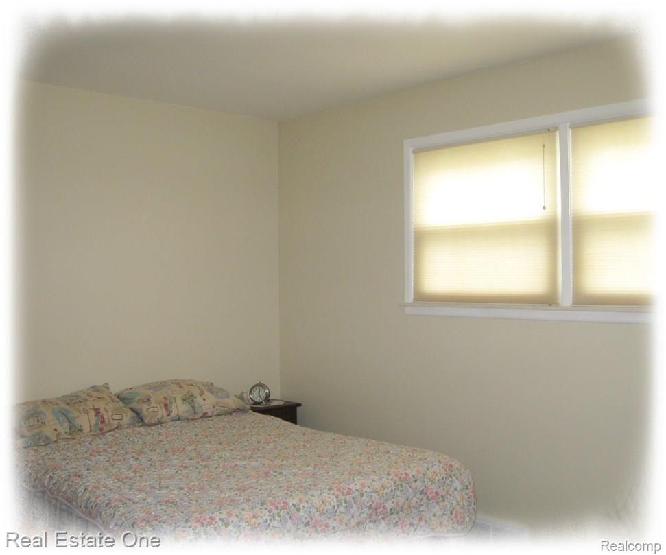 36747 Greenbush Road Wayne, MI 48184 - Photo 9 of 26 IMG_1962.JPG
