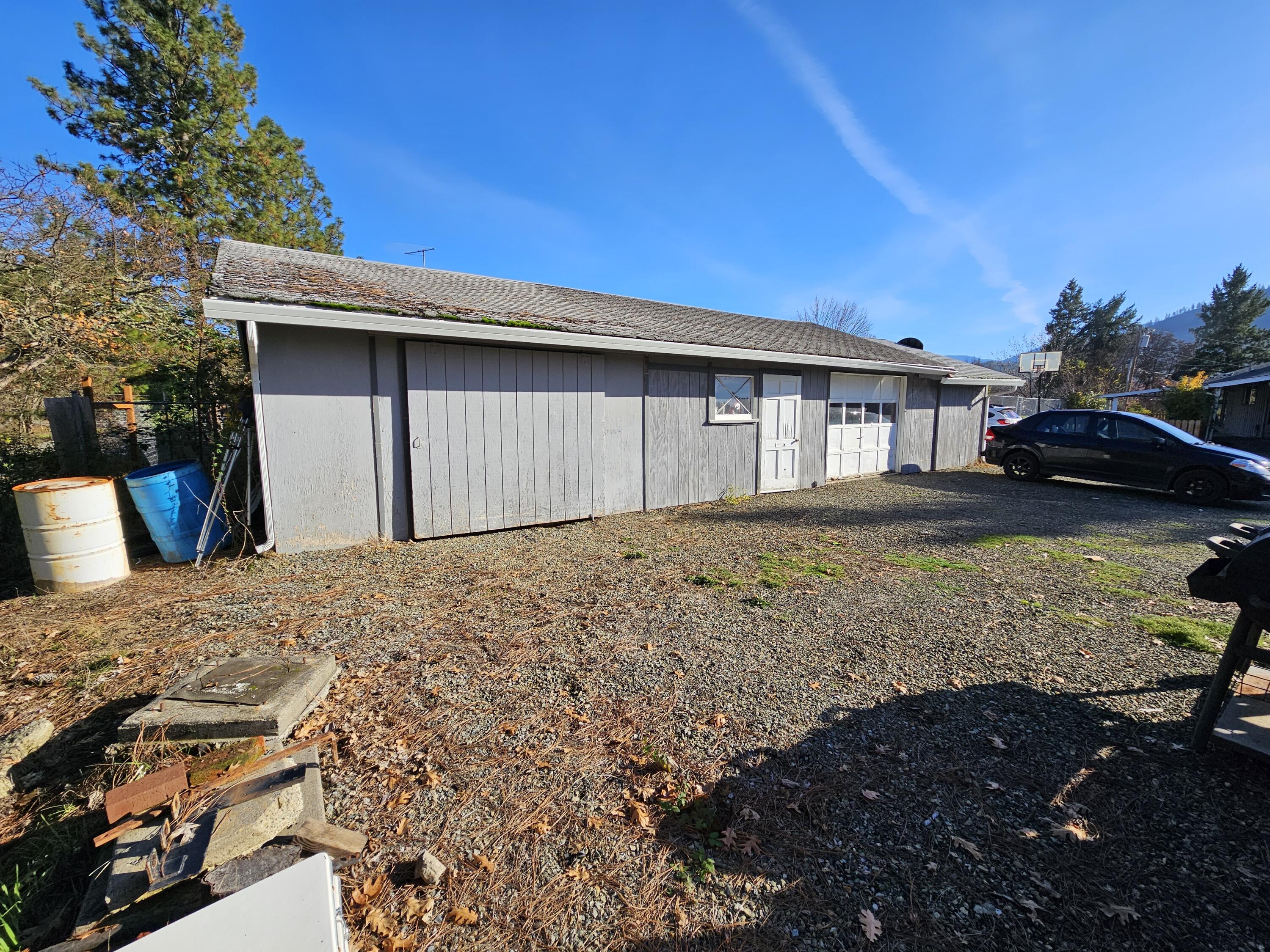 4070 Jerome Prairie Road Grants Pass, OR 97527 - Photo 7 of 33 20231120_140141