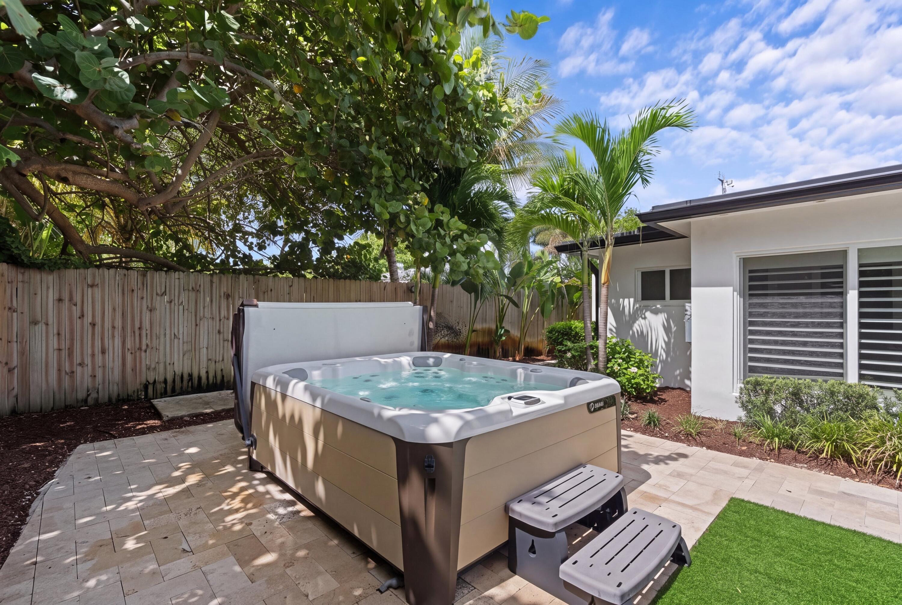 450 Northeast 5th Circle Boca Raton, FL 33431 - Photo 24 of 45 Jacuzzi