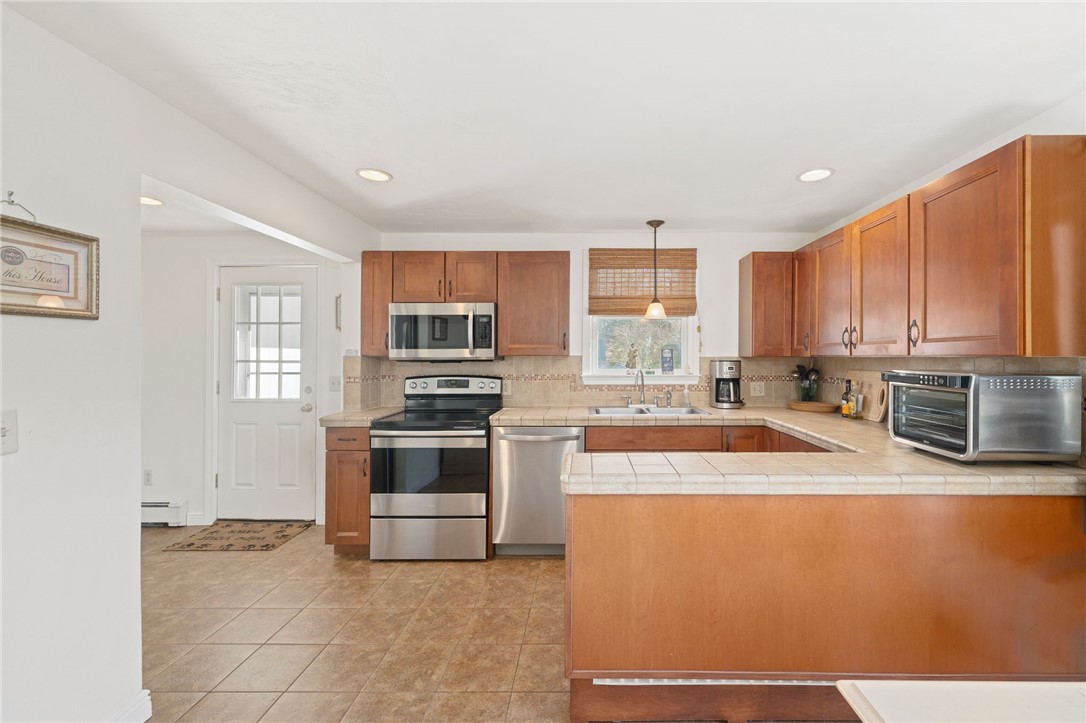 147 Stony Fort Road Exeter, RI 02892 - Photo 6 of 33 Gallery Image 6