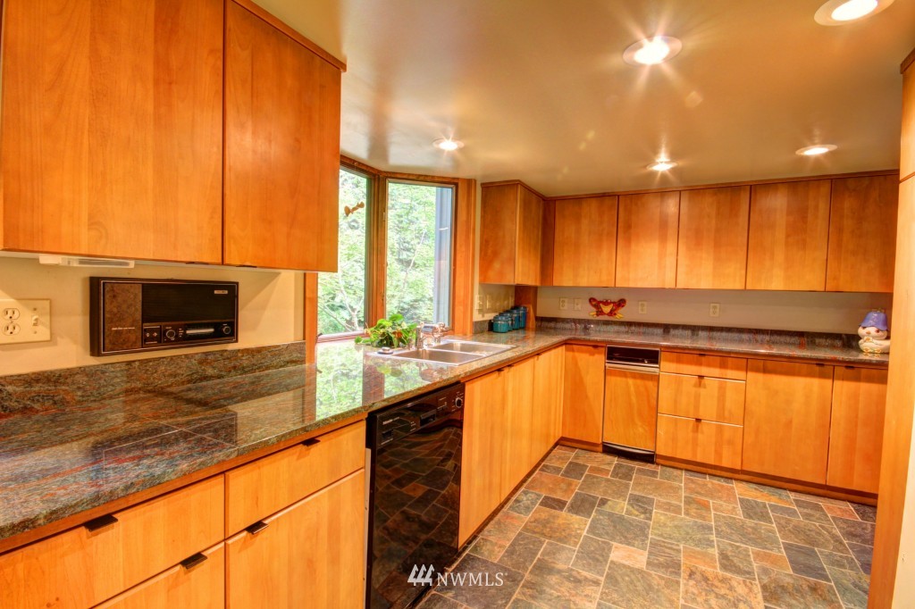1505 Silver Beach Road Bellingham, WA 98229 - Photo 8 of 25 Gallery Image 8
