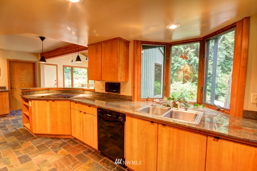 1505 Silver Beach Road Bellingham, WA 98229 - Photo 9 of 25 Gallery Image 9
