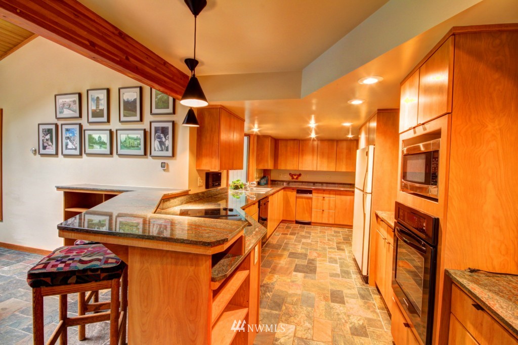 1505 Silver Beach Road Bellingham, WA 98229 - Photo 10 of 25 Gallery Image 10