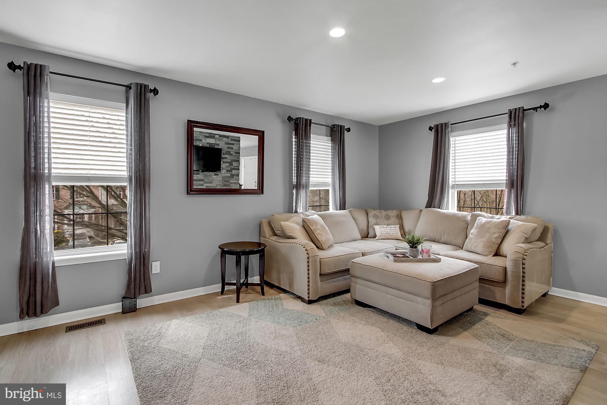 8700 Jarwood Road Baltimore, MD 21237 - Photo 3 of 22 Lots of natural light!