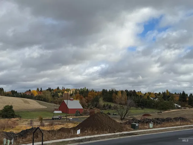 $479,000 | 1369 Edington, Moscow, ID 83843