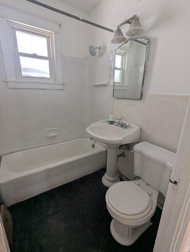 1212 Climax Street Lansing, MI 48912 - Photo 12 of 12 Full bath