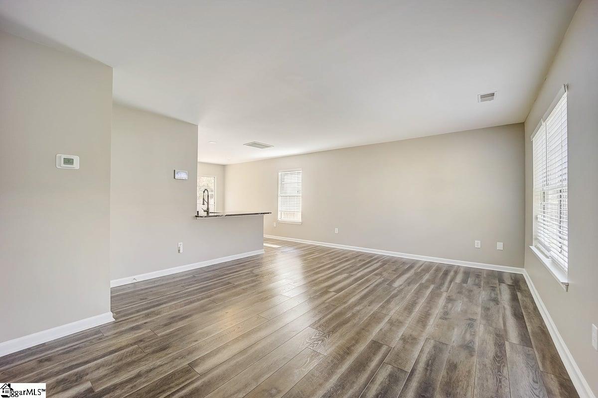 107 Hawkesbury Road Simpsonville, SC 29681 - Photo 3 of 32 Gallery Image 3