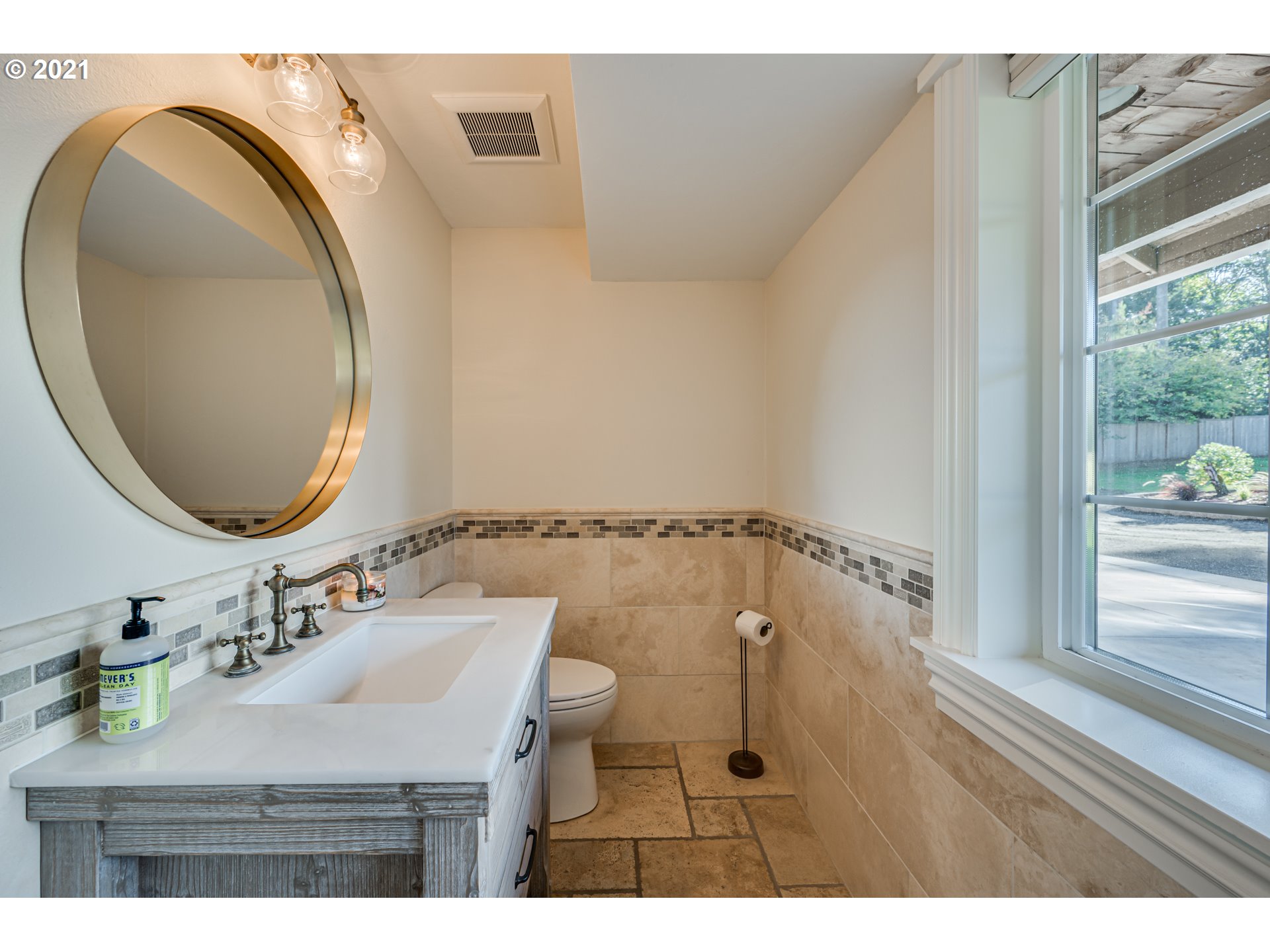 29010 Northwest 2nd Avenue Ridgefield, WA 98642 - Photo 7 of 32 a bathroom with a sink and a mirror