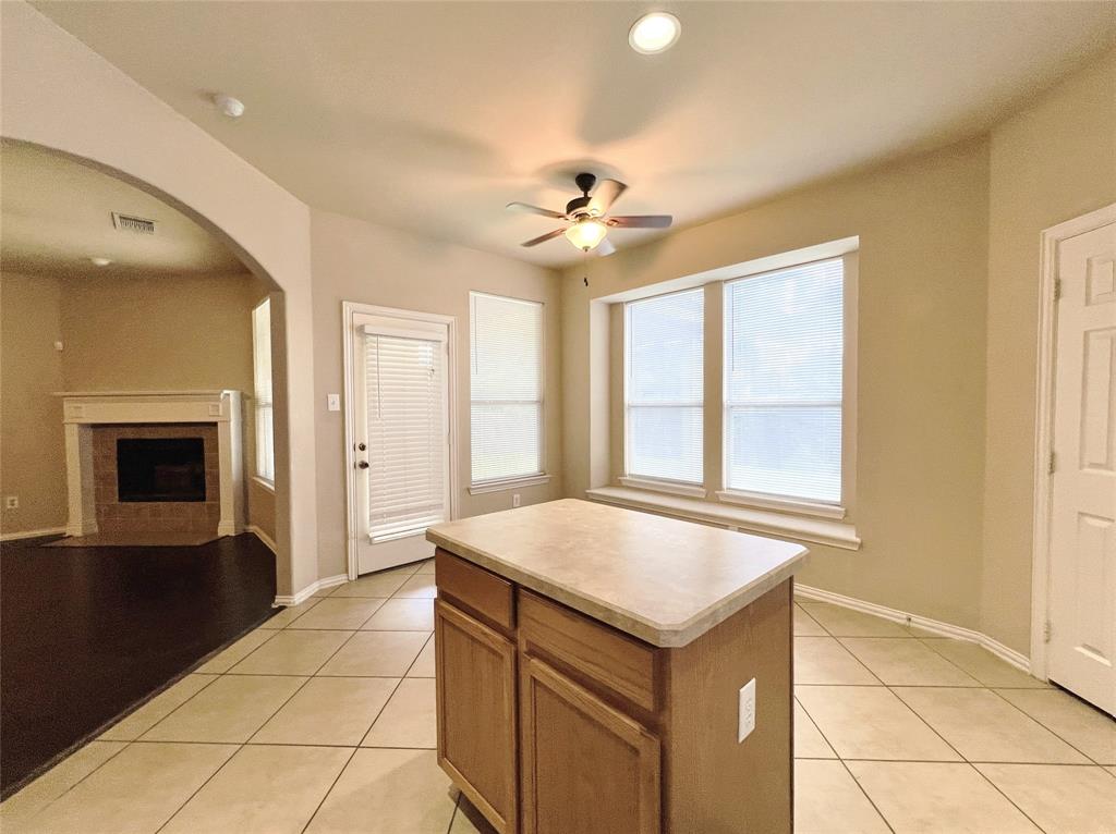 552 Kerry Street Crowley, TX 76036 - Photo 7 of 27