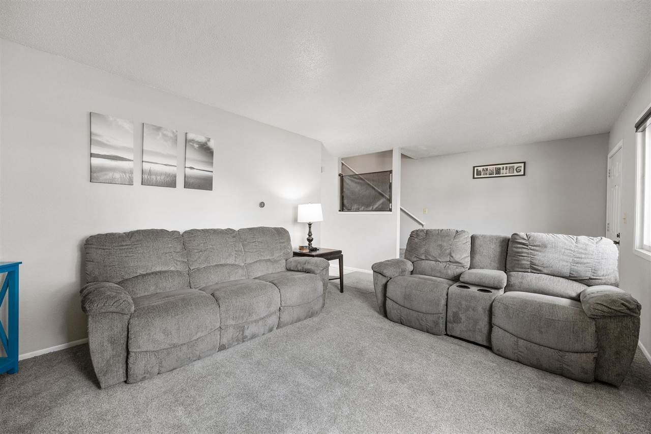 1870 Highland Road Ely, IA 52227 - Photo 4 of 37 Gallery Image 4