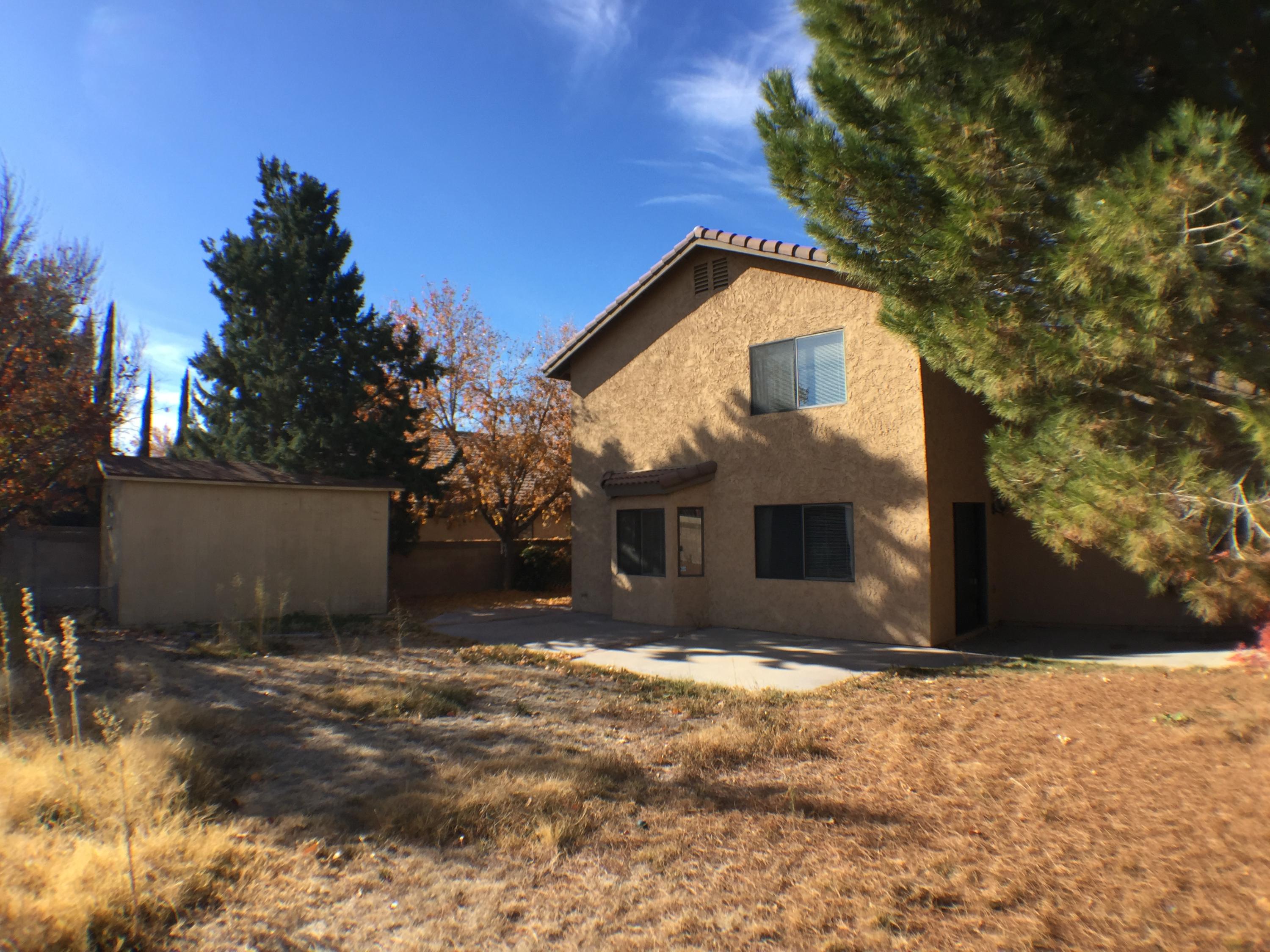 44020 Ruthron Avenue Lancaster, CA 93536 - Photo 20 of 22 Back Yard