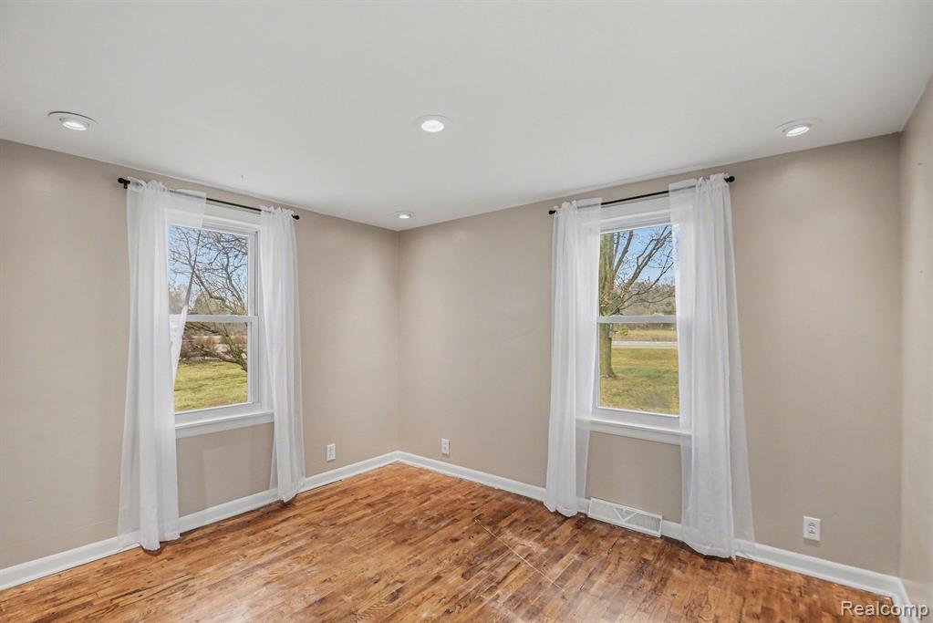 5330 East Vienna Road Clio, MI 48420 - Photo 12 of 27