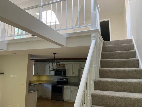 a view of entryway and kitchen