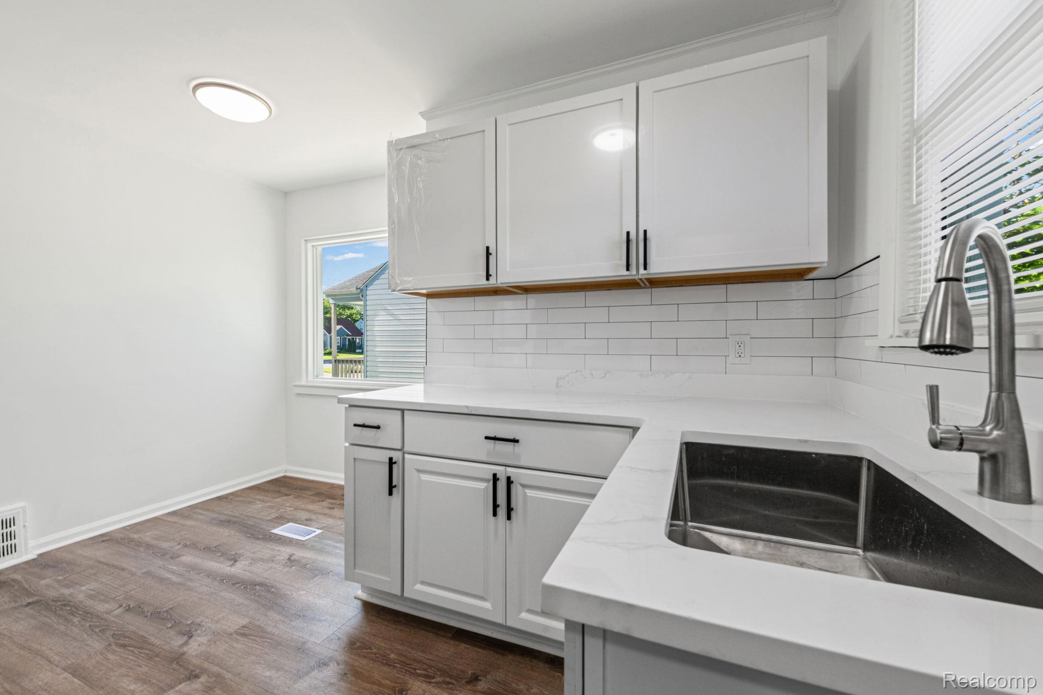 6556 Pelham Road Taylor, MI 48180 - Photo 2 of 34 32-web-or-mls-6556-pelham-rd.jpg