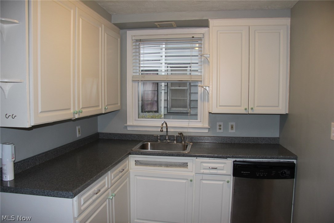3545 Radcliffe Road Cleveland Heights, OH 44121 - Photo 9 of 13
