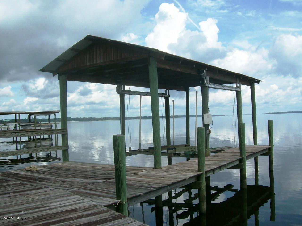 504 Clifton Road Crescent City, FL 32112 - Photo 4 of 41 Boat lift
