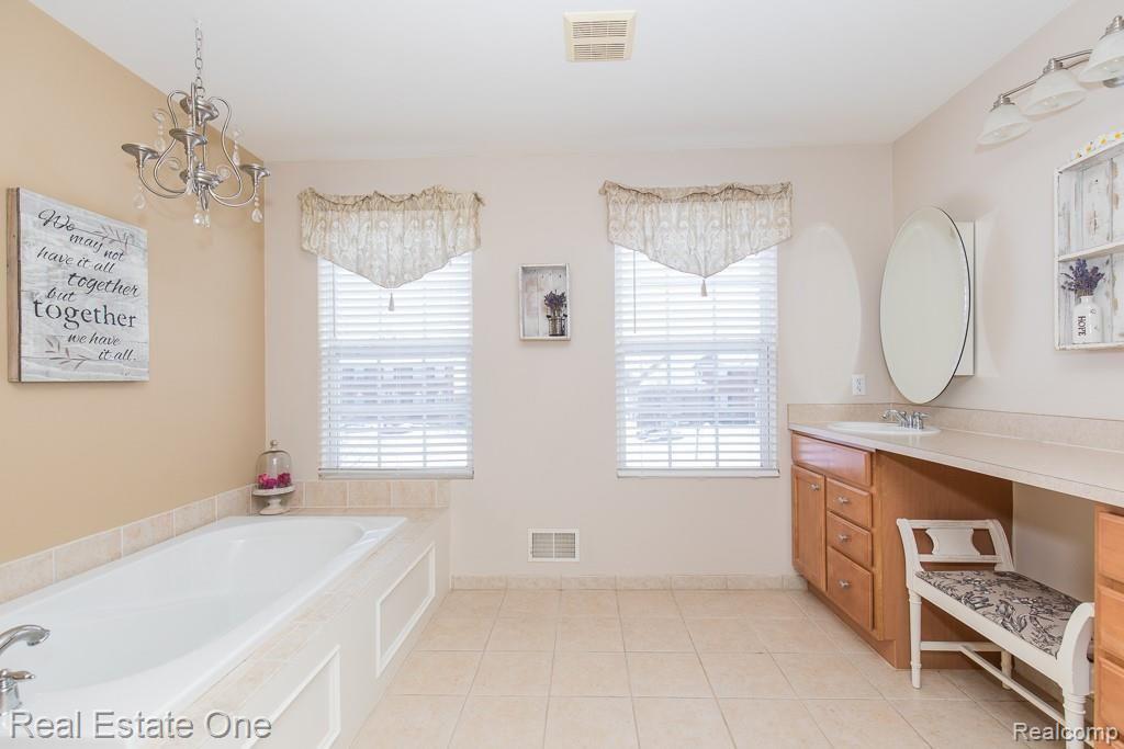 4122 Norwich Court Rochester, MI 48306 - Photo 29 of 53 4122 Norwich MLS-W034.jpg
