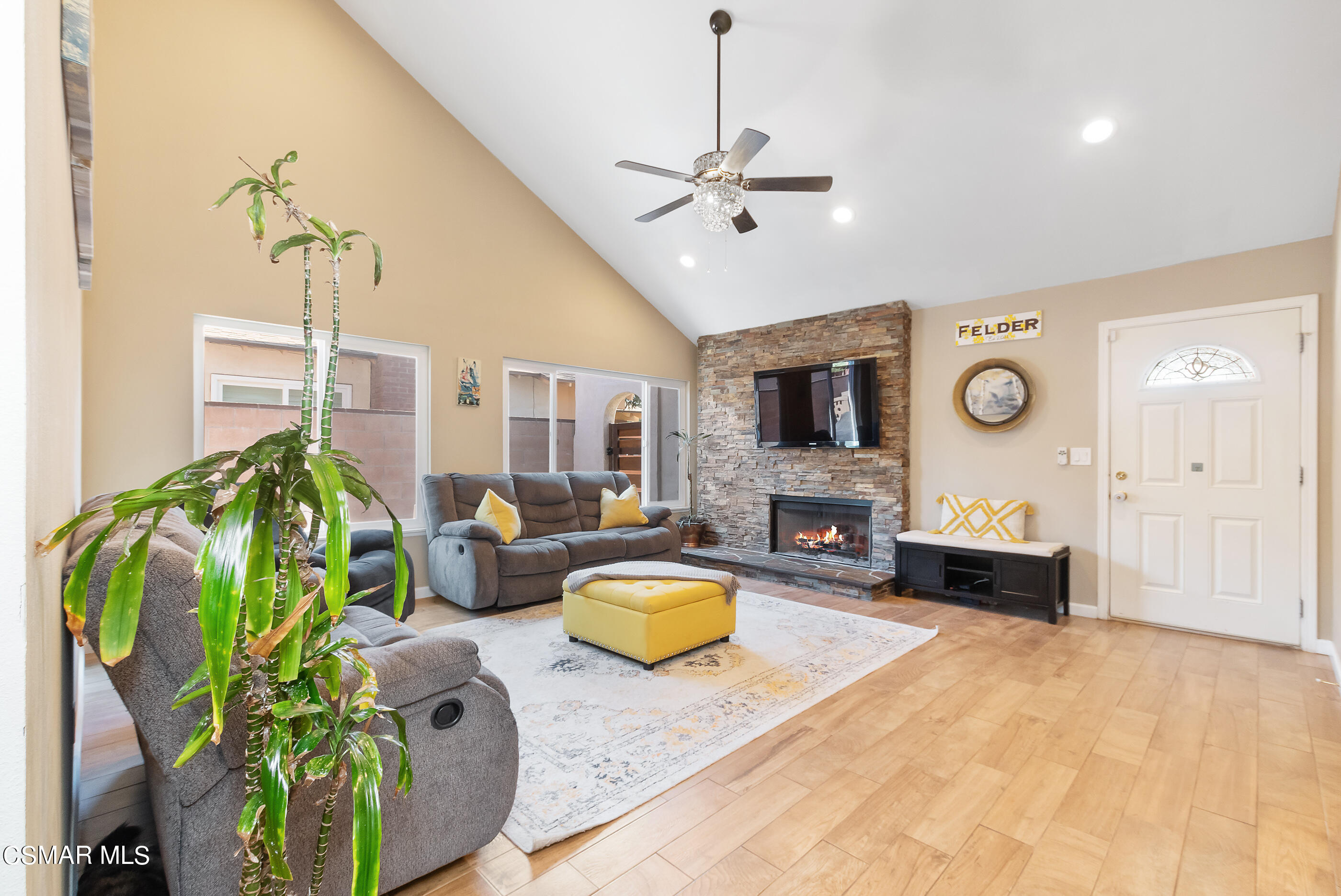 2145 Burrell Avenue Simi Valley, CA 93063 - Photo 11 of 36 2145 Burrell Ave Simi Valley-11
