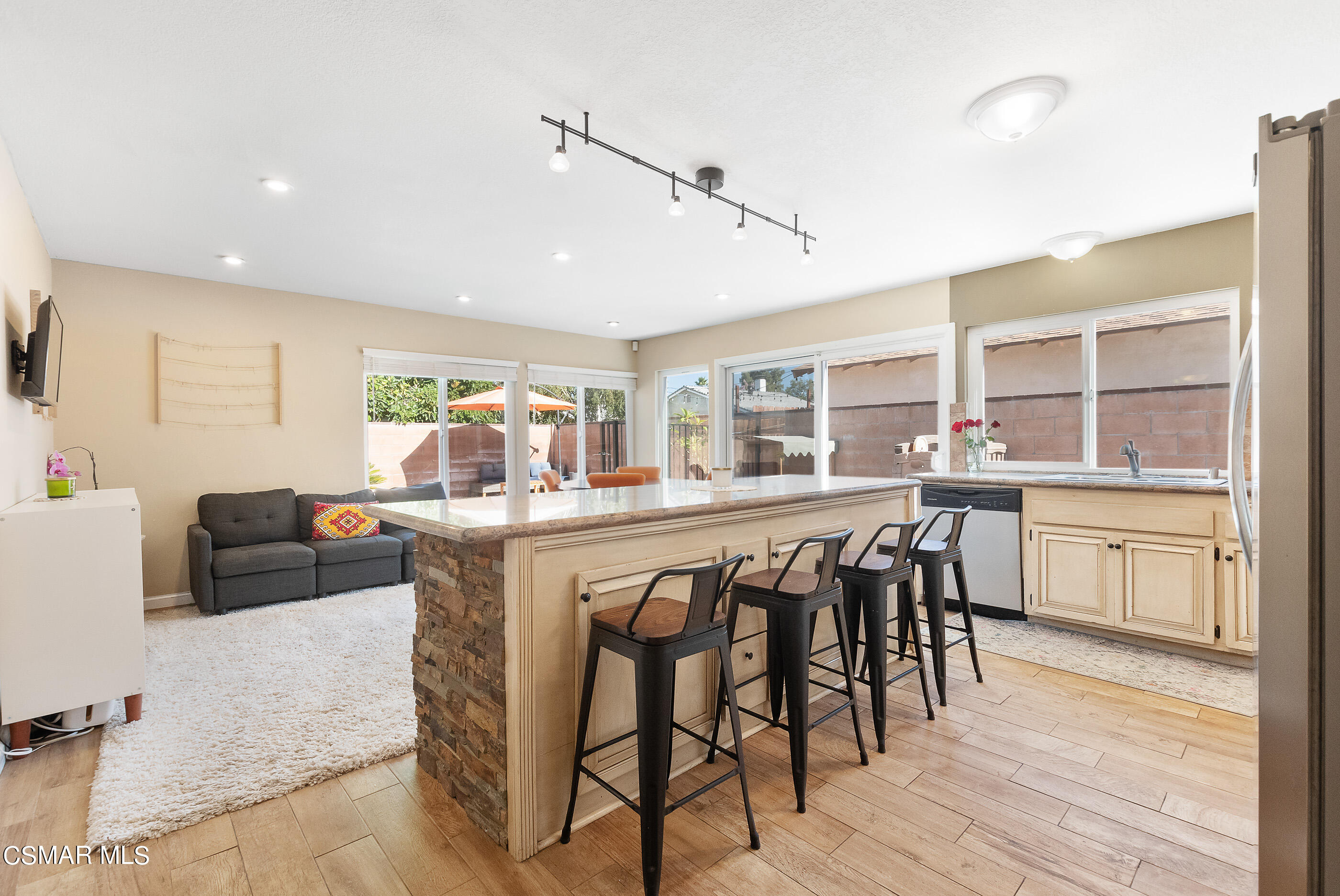 2145 Burrell Avenue Simi Valley, CA 93063 - Photo 12 of 36 2145 Burrell Ave Simi Valley-12