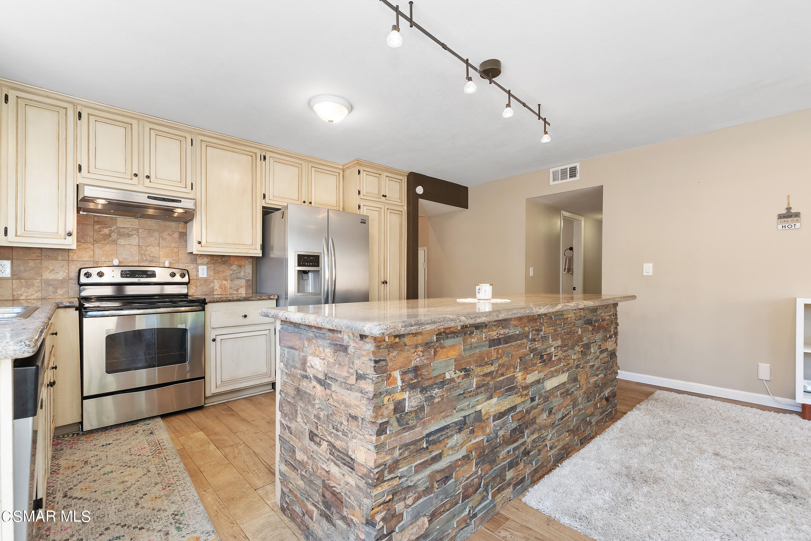 2145 Burrell Avenue Simi Valley, CA 93063 - Photo 17 of 36 2145 Burrell Ave Simi Valley-17