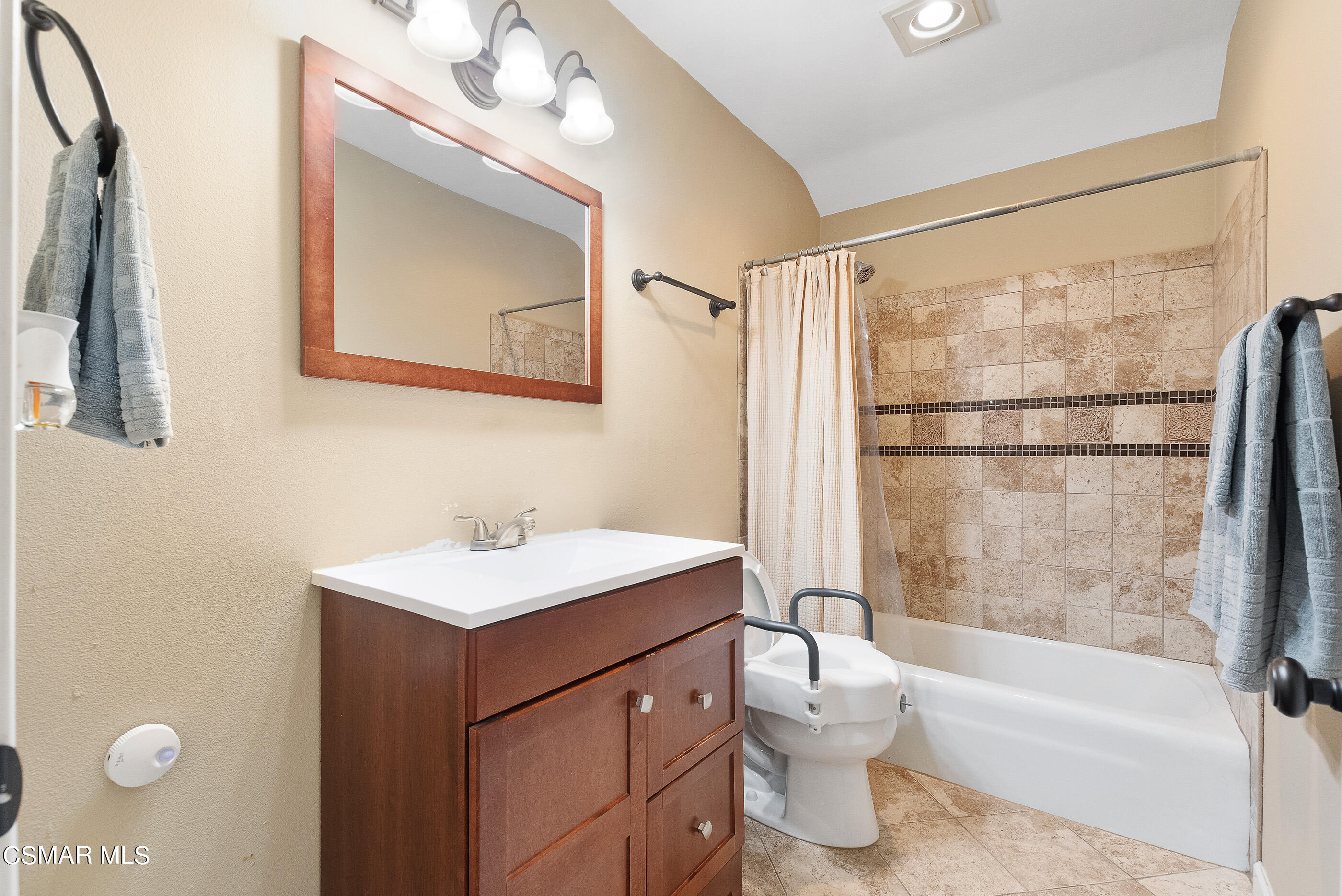 2145 Burrell Avenue Simi Valley, CA 93063 - Photo 31 of 36 2145 Burrell Ave Simi Valley-31