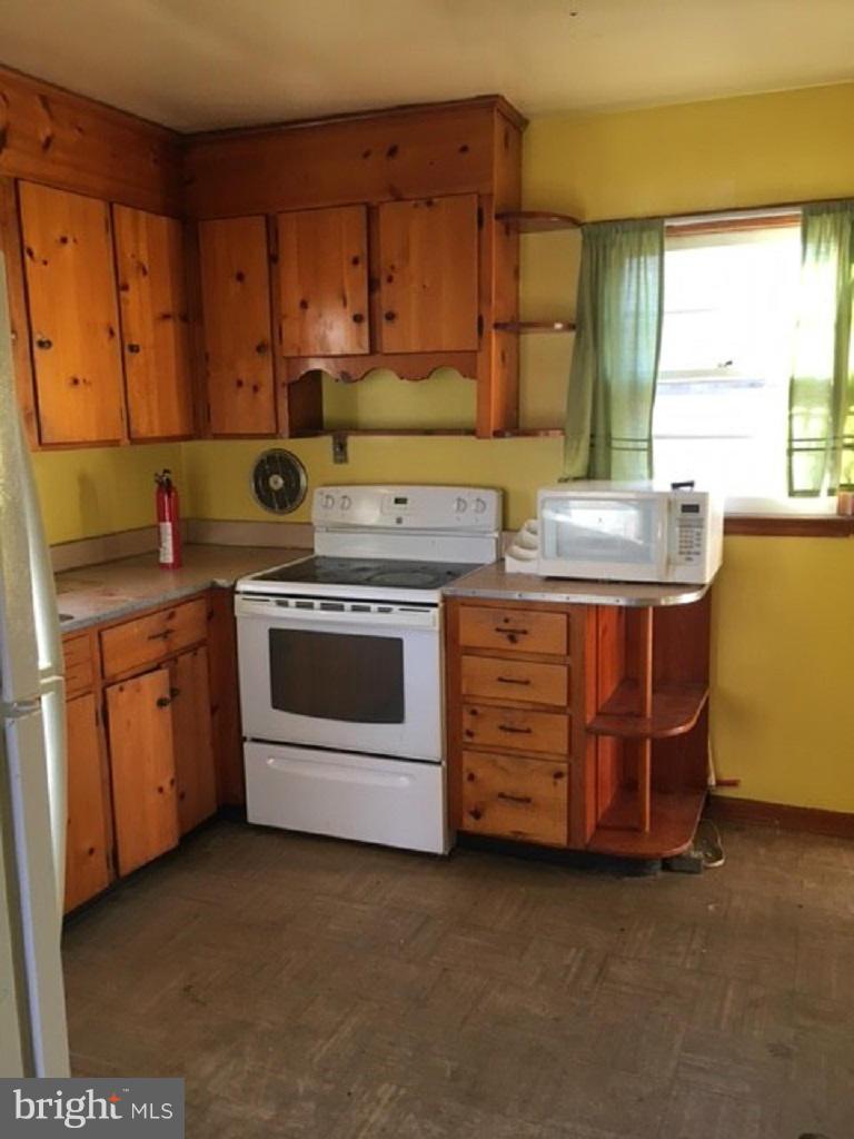 228 Jefferson Terrace Road Charles Town, WV 25414 - Photo 4 of 15 Kitchen