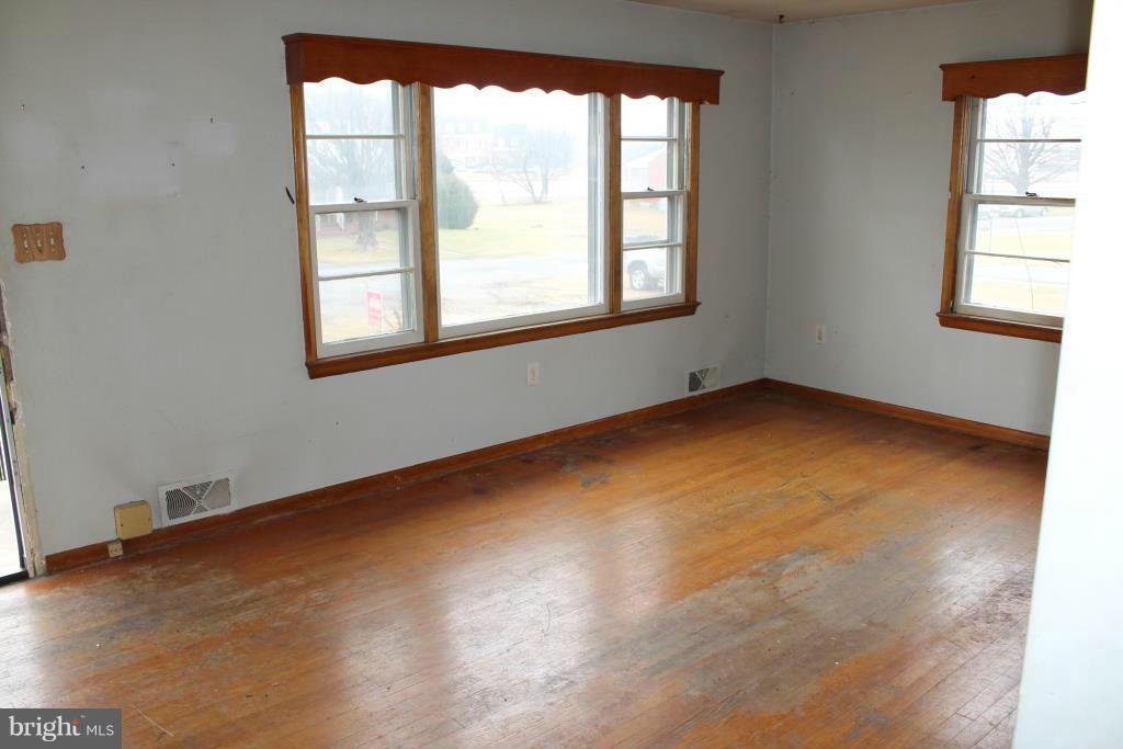 228 Jefferson Terrace Road Charles Town, WV 25414 - Photo 9 of 15 Living Room
