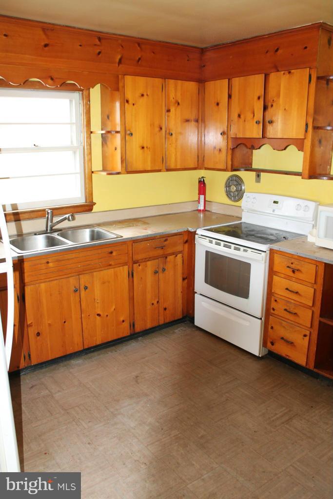 228 Jefferson Terrace Road Charles Town, WV 25414 - Photo 10 of 15 Kitchen