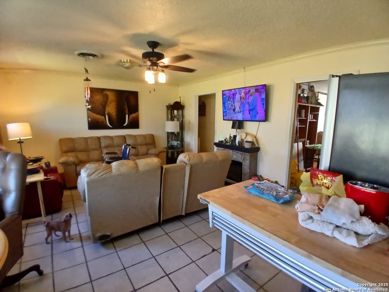 706 Thomaston River Road Cuero, TX 77954 - Photo 20 of 46 a living room with furniture and a flat screen tv